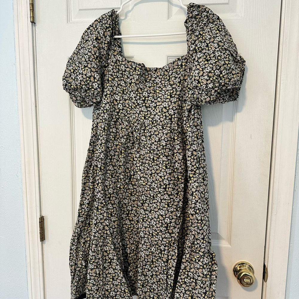 Uniqlo Black Floral Puff Sleeve Dress